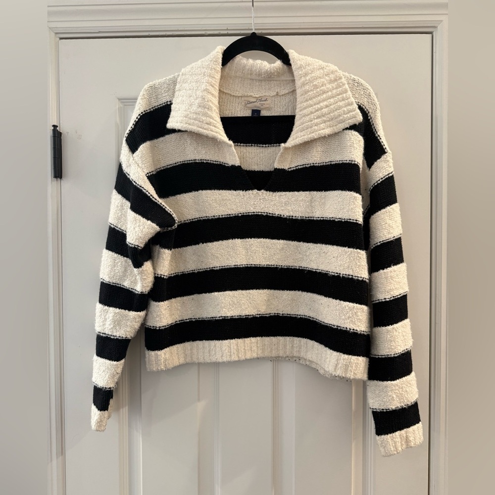 Universal Thread Black White Striped Collar Rugby Pullover sweater Medium